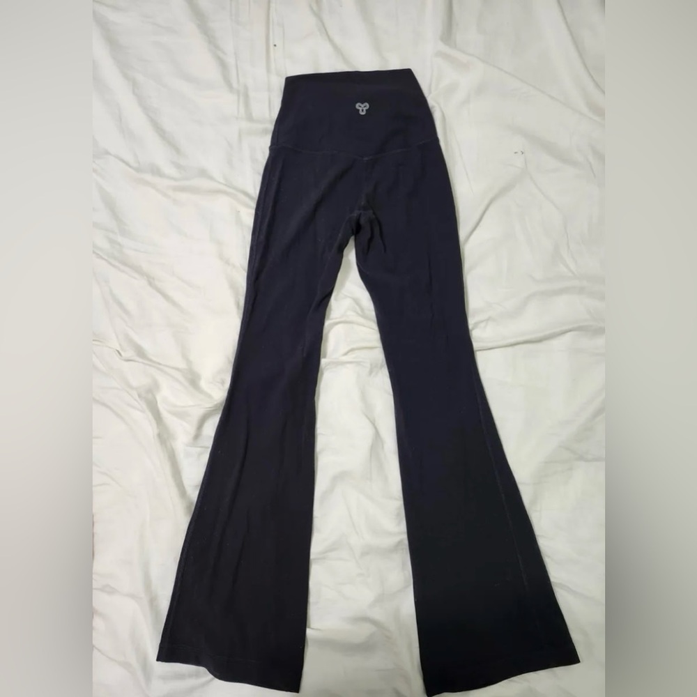 Aritzia TnaBUTTER™ Black Cheeky Flare Hi-Rise Legging